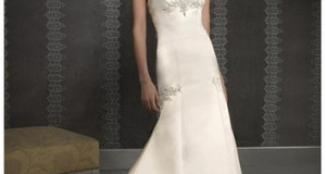 Elegant Strapless Satin Wedding Dress